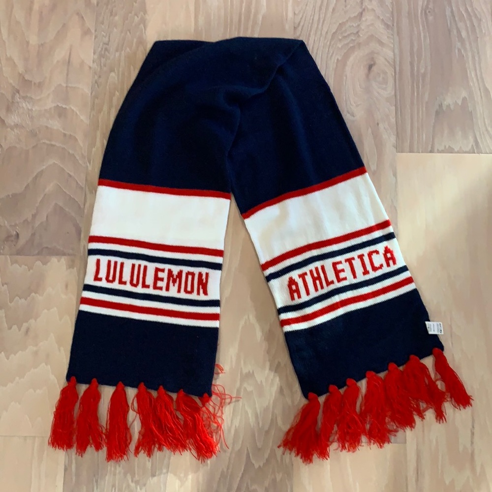Lululemon scarf - never worn